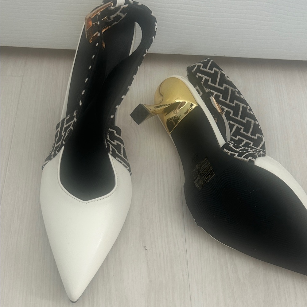 Source Unknown Black and White Heels with Gold Accent - Picture 3 of 3